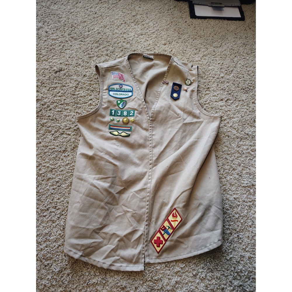 Vintage Girl Scouts USA Adult XL Tan Uniform Vest Colorado Badges Pins Bronze...